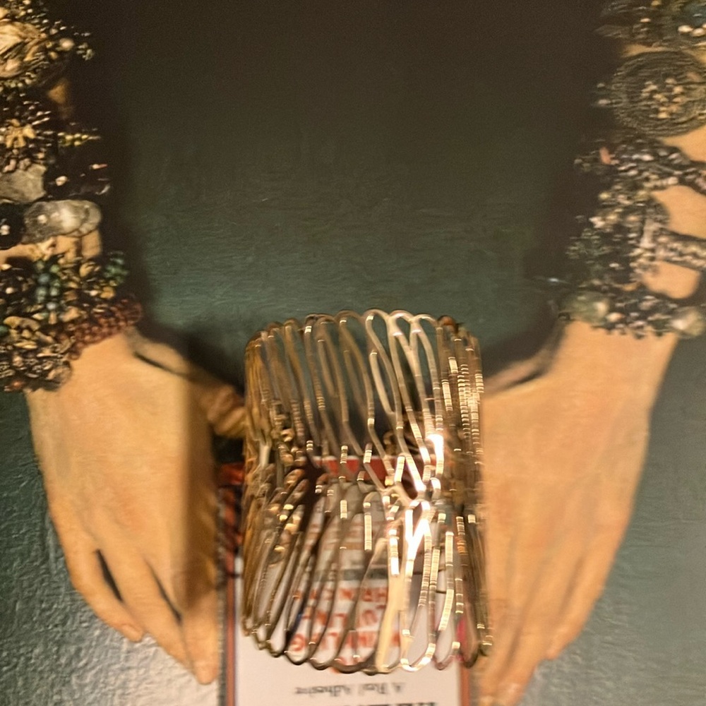 Beautiful, gold vintage bracelet.